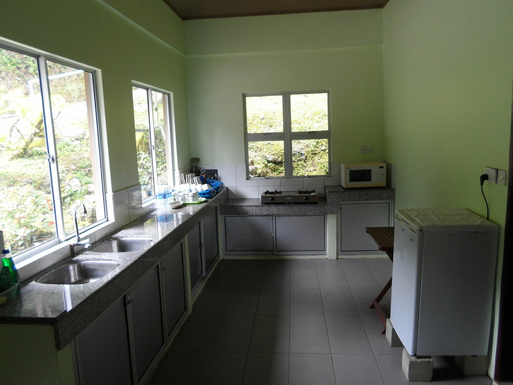 J Residence Tenompok Luaran gambar