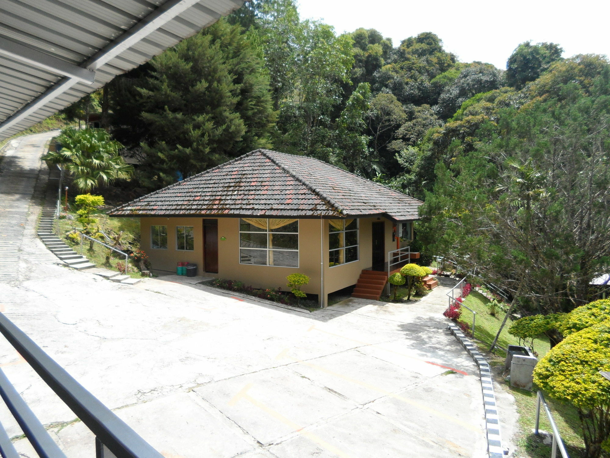 J Residence Tenompok Luaran gambar